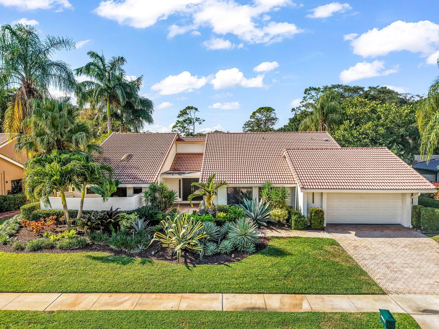 10571 Boca Woods Lane