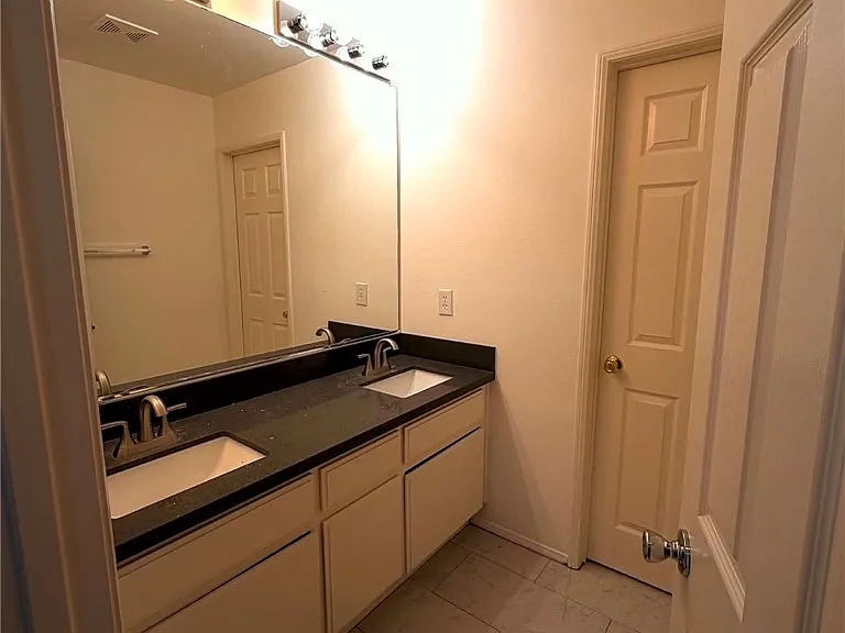 44045 Quarter St — Photo 15