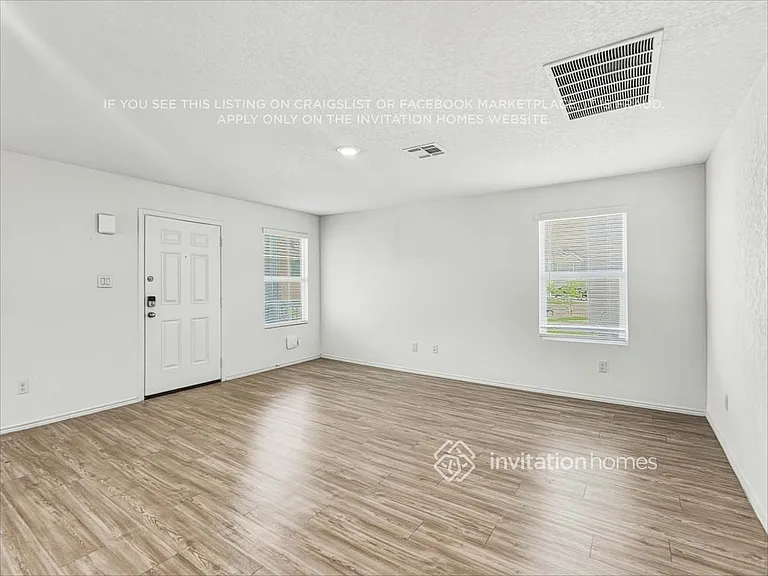 136 Parish Ln — Photo 3