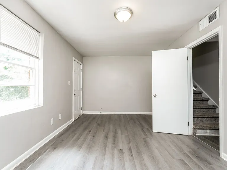2937 Thompson Cir — Photo 8