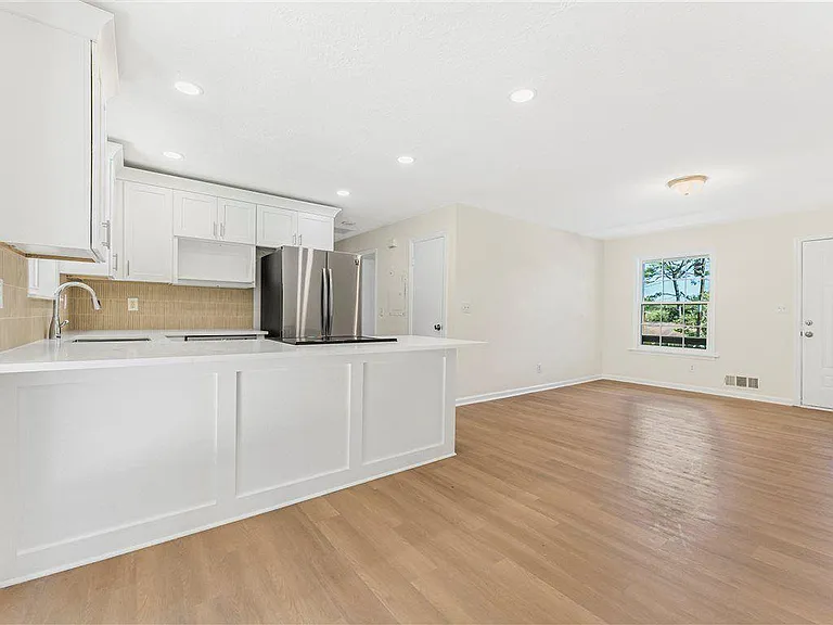 6371 Westbury Rd — Photo 9