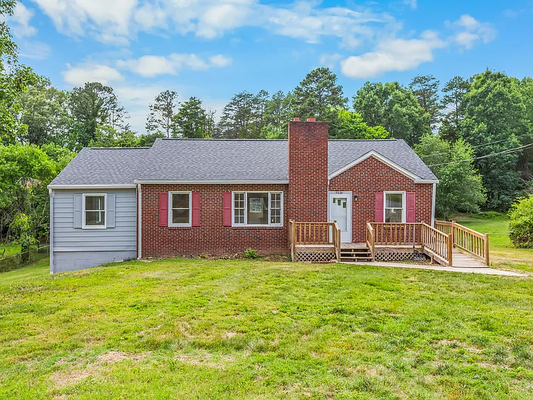 5220 Brenda Dr — Photo 2