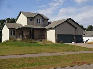 21500 Linnet St NW, Oak Grove, MN 55011