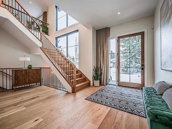 2nd image of 1608 SW 49th Ave SW