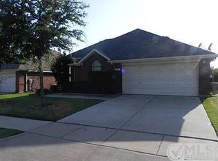512 Calvary Dr, Euless, TX 76040