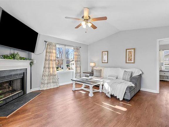 4th image of 712 Woodbury Knolls Dr