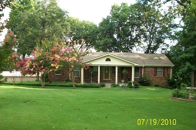 1st image of 753 Lakeside Dr