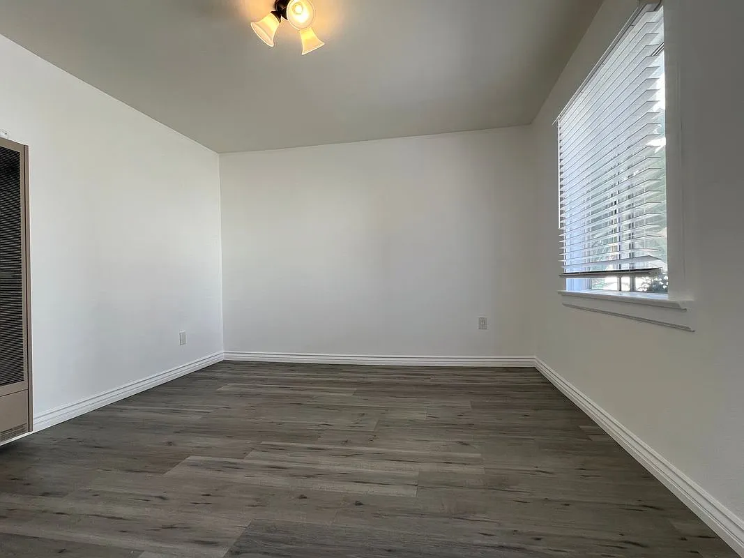 Building Photo - 720 N Guadalupe Ave #4