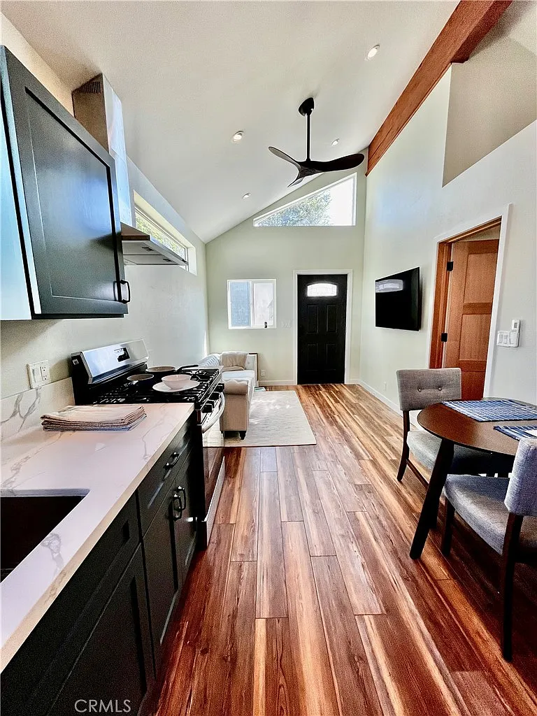 1 bed, 472 sqft, $2,385 — Photo 1
