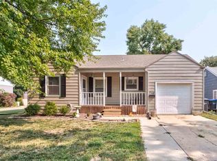 710 W 7th St, Newton, KS 67114
