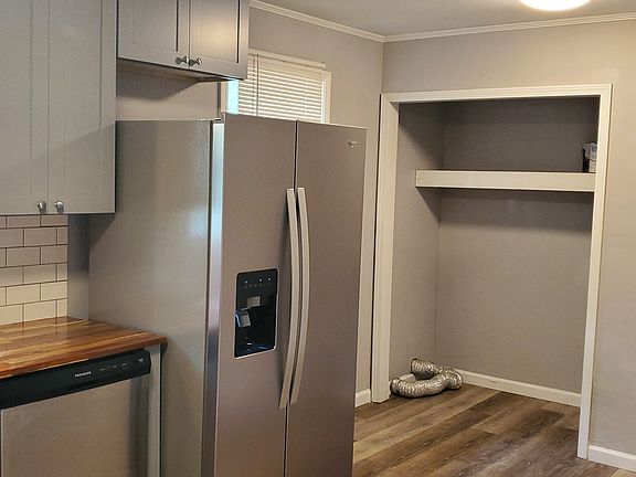 3rd image of 116 W Decatur St