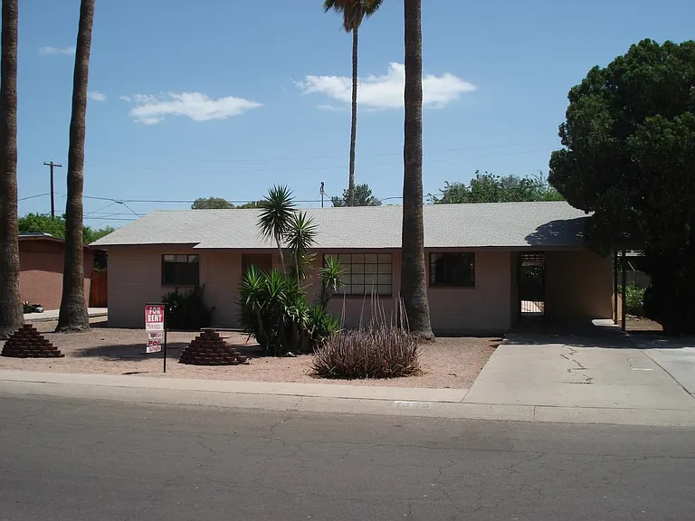 1425 E Hudson Dr — Photo 4