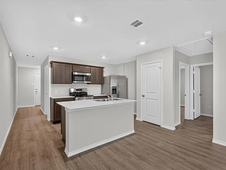 1128 Northfield Dr — Photo 6