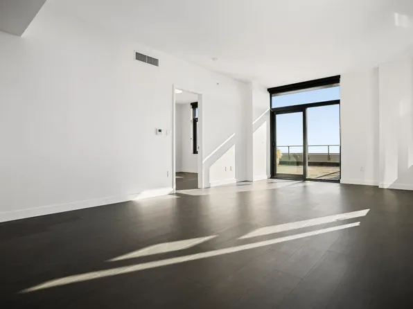6608 Sussex Ave #3001, Burnaby, BC V5H 3C6