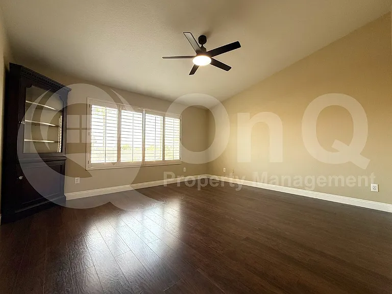 3211 E Behrend Dr — Photo 12