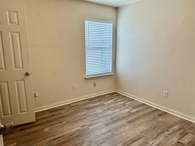 29006 Trinity River Dr — Photo 14