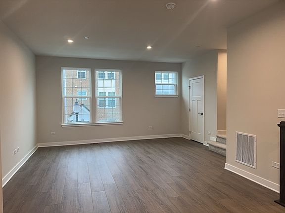 5th image of 925 Jenkins Ct #9C