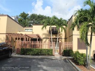 1521 E Golfview Dr, Hollywood, FL 33026