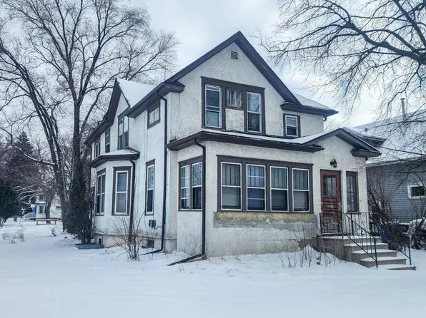 1045 10th St N, Fargo, ND 58102