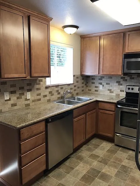 2 bed, 1000 sqft, $1,375 — Photo 3