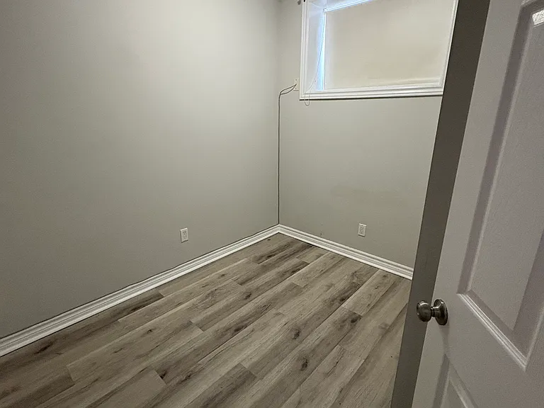 21 Stirling Ave S #34 — Photo 6