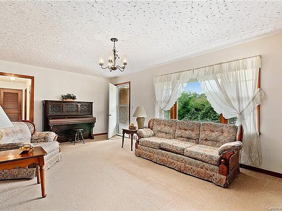 5th image of 26 Westview St