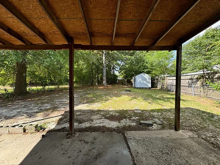 405 Laura Ct — Photo 14