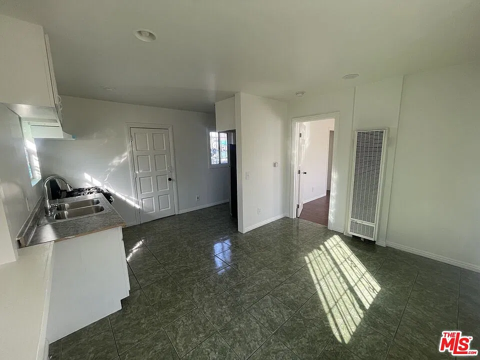 1 bed, 1.0 bath, 4616 sqft, $1,595 — Photo 3
