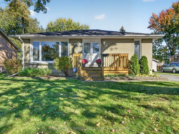 9 Henry Cres, Loyalist, ON K7N 1G3