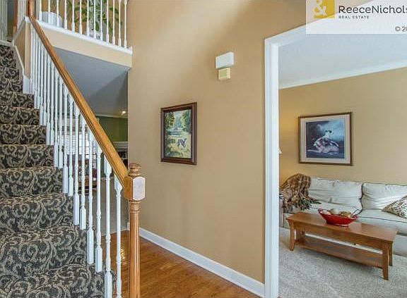 Hardwood in the entry.  New berber on stairs and new frieze carp