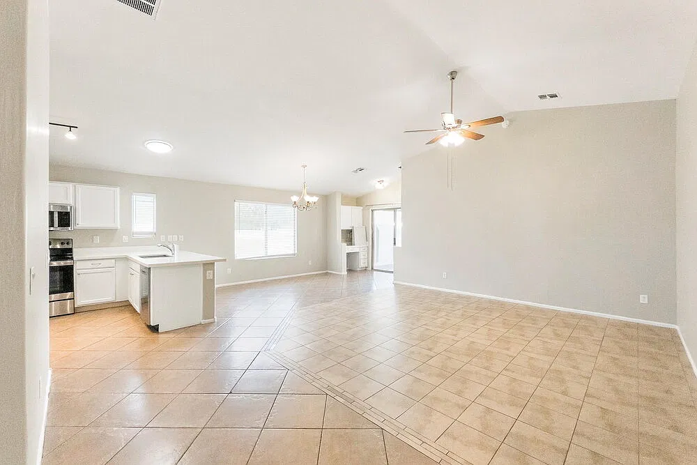 4 bed, 2.0 bath, 1683 sqft, $1,875 — Photo 4