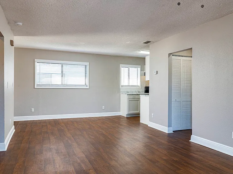 Meridian Luxury Condominiums — Photo 69