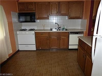 5th image of 13955 Grove Dr