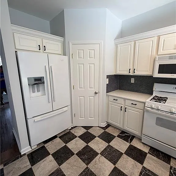 3381 Hidden Cove Cir — Photo 2