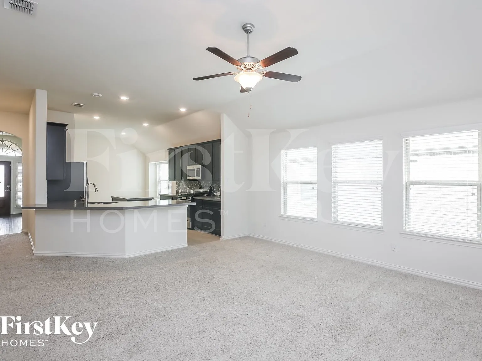 4 bed, 2.0 bath, 2064 sqft, $2,560 — Photo 4