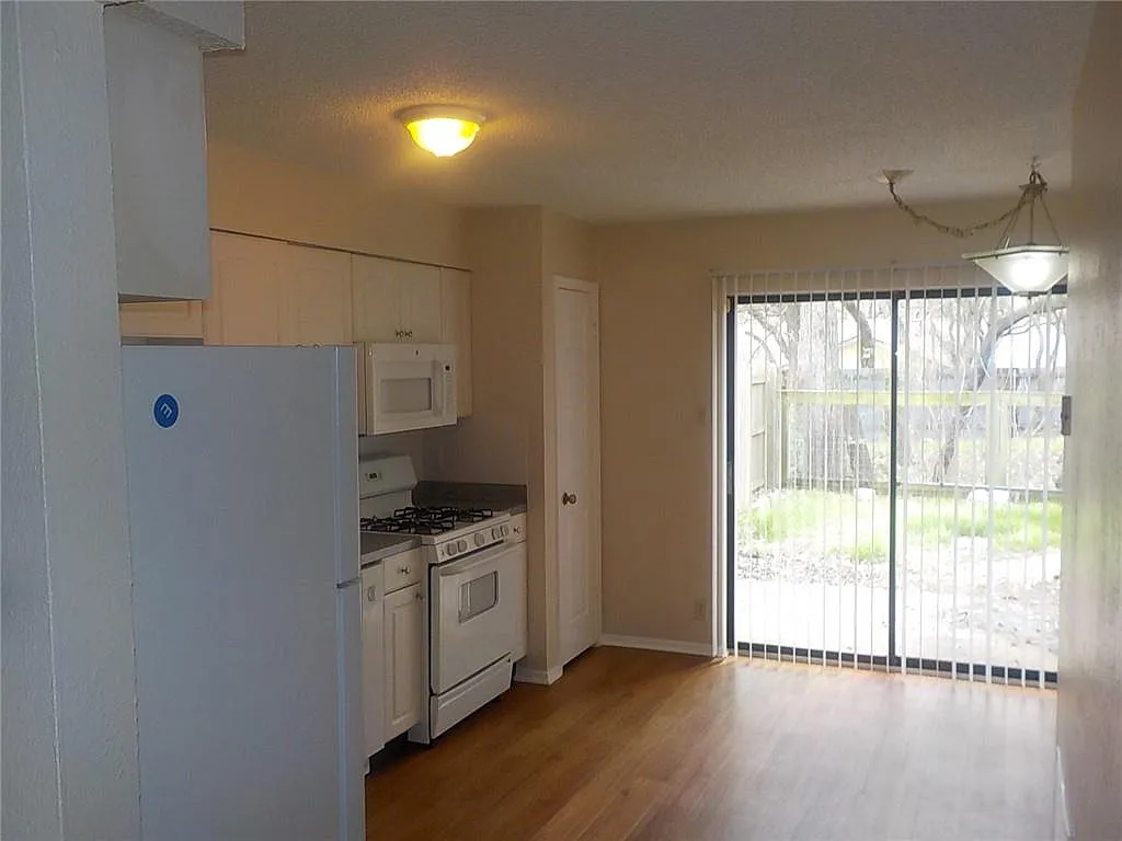 3 bed, 2.0 bath, 1100 sqft, $1,695 — Photo 4