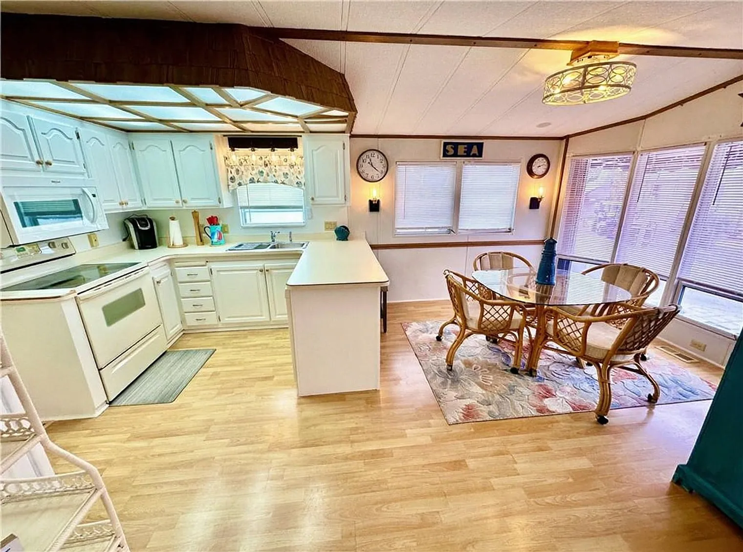 2 bed, 1.0 bath, $4,238 — Photo 3