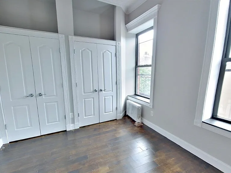 118 E 7th St #4C — Photo 3