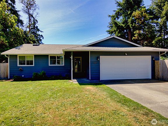 2nd image of 1054 NE Pennington Loop