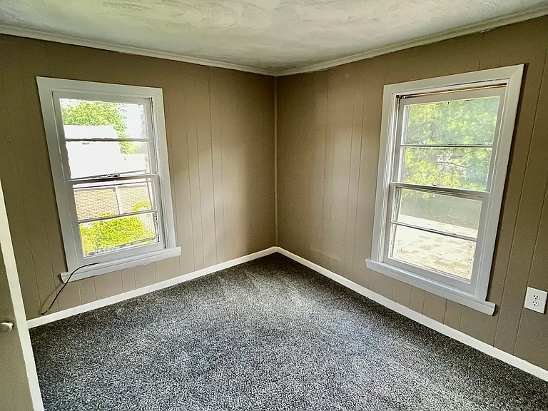 107 Lewis Ave — Photo 8