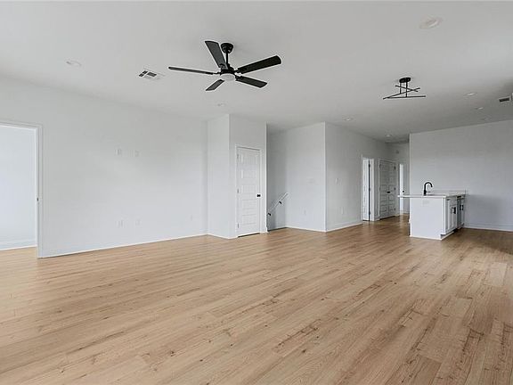 5th image of 2645-47 Myrtle St