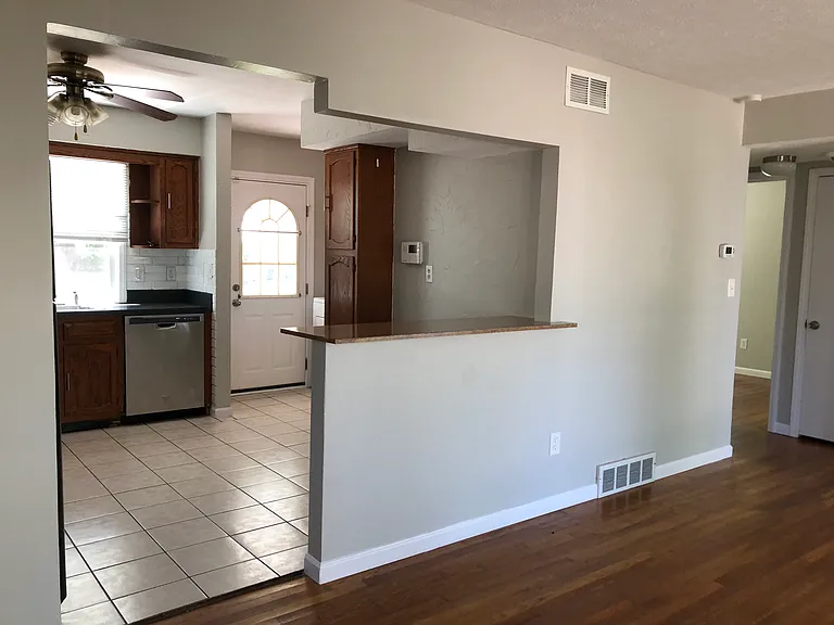 13603 Kirton Ave — Photo 6
