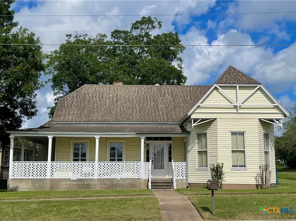 114 N Market St, Goliad, TX 77963