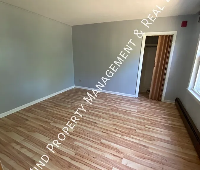 832 Elm St #2R — Photo 2