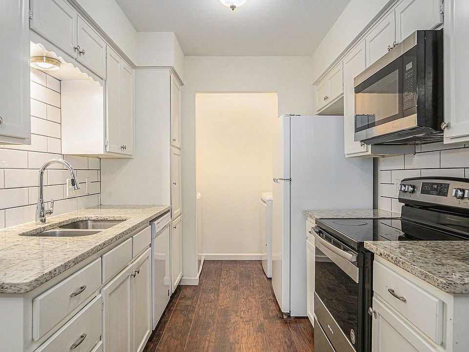 1st image of 2107 Mistletoe Ave