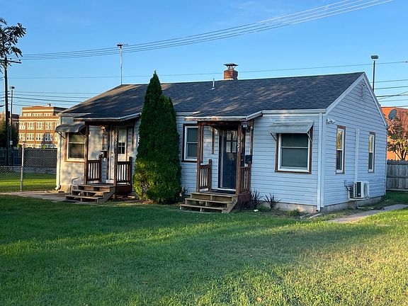 2nd image of 1327 N Robberson Ave APT A