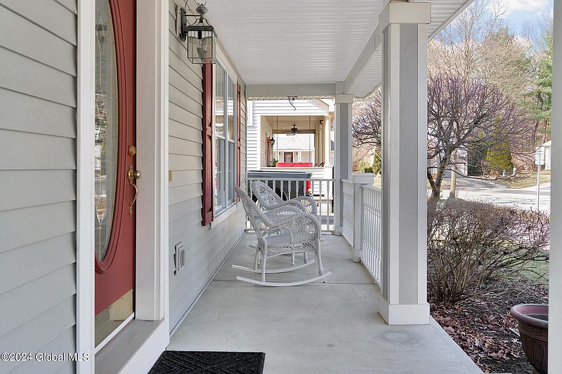 4th image of 38 Thoroughbred Drive