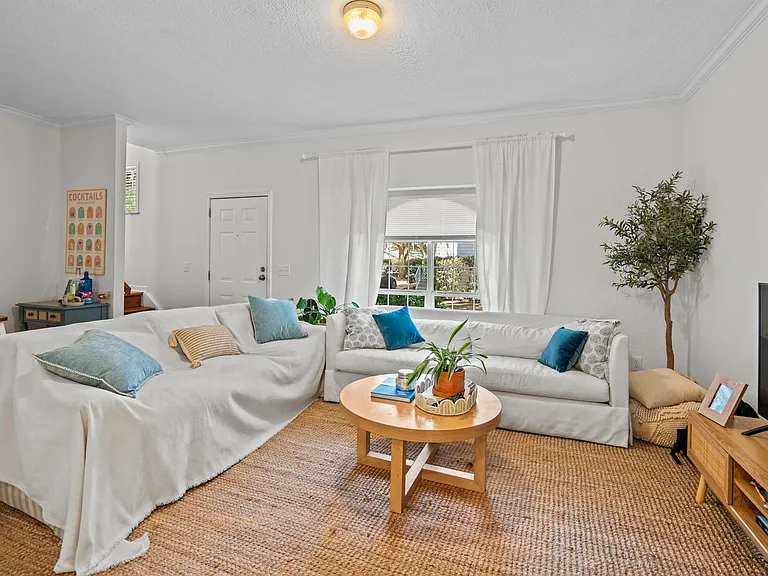 114 Cedar St #4 — Photo 5