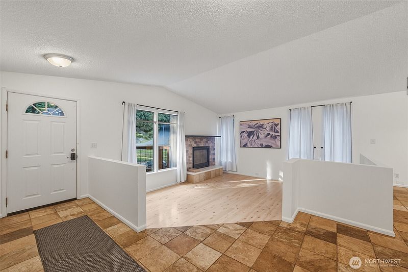 5th image of 405 Sudden Valley Drive