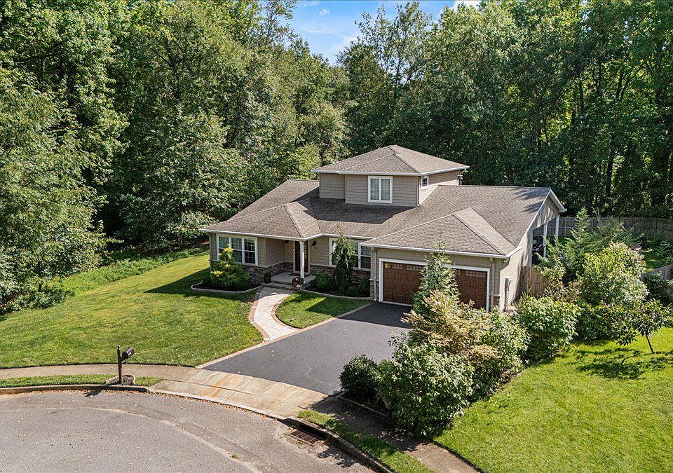 1st image of 25 Bree Dr
